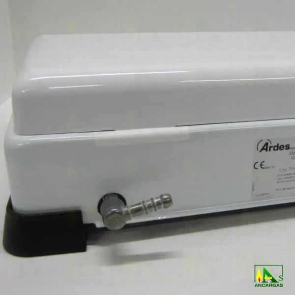 Cocina Gas Zeus esmaltada de 3 fuegos con tapa - Imagen Web de Ancargas ©