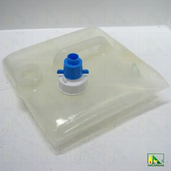 Tonel plegable para agua 15L en plástico para alimentación con asa y grifo - Imagen Web de Ancargas ©
