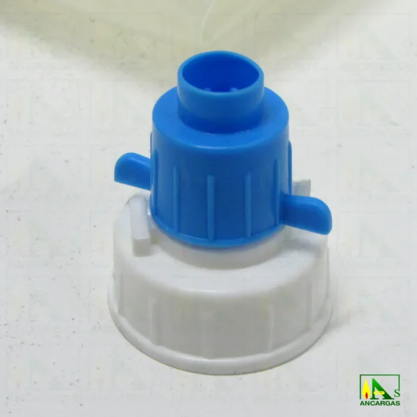Tonel plegable para agua 15L en plástico para alimentación con asa y grifo - Imagen Web de Ancargas ©
