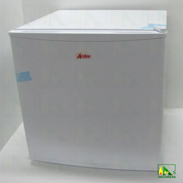 Mini nevera eléctrica Ardes de compresor con congelador de 45L clase A+ – Imagen Web de Ancargas ©